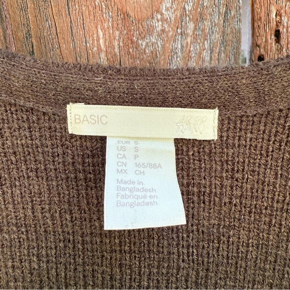 H&M Women’s Olive Green Sweater Basic Long Length Cardigan Size Small - Picture 2 of 11